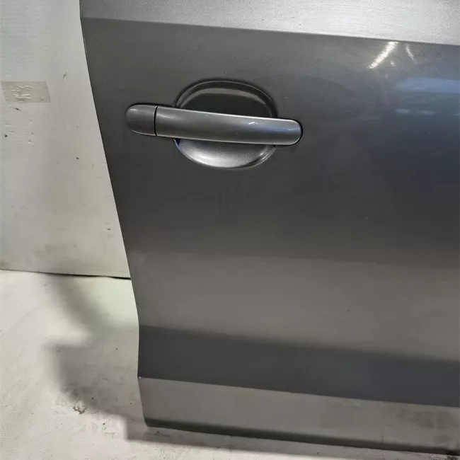 Porta anteriore destra