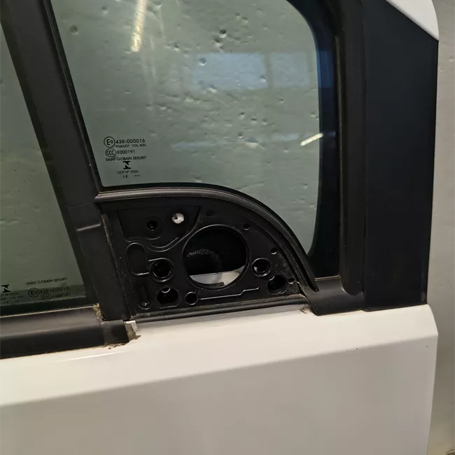 Porta anteriore destra