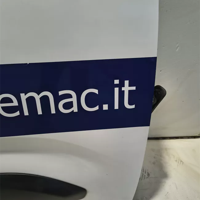 Porta anteriore destra