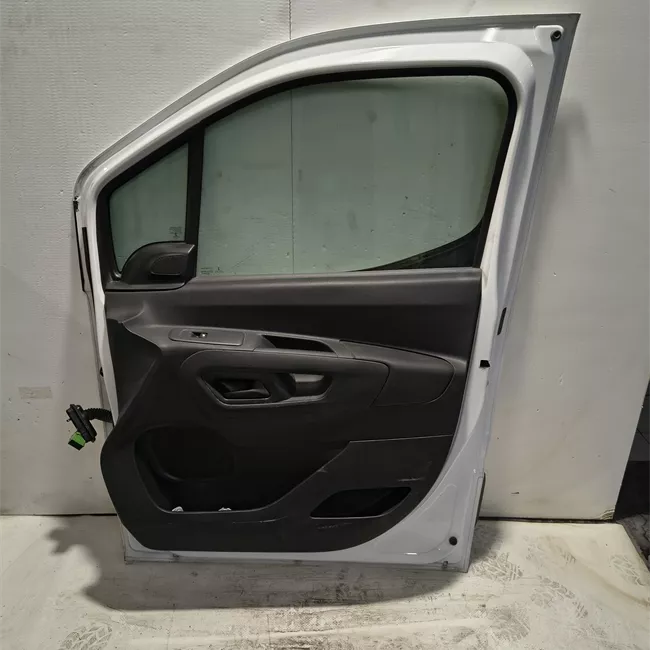 Porta anteriore destra