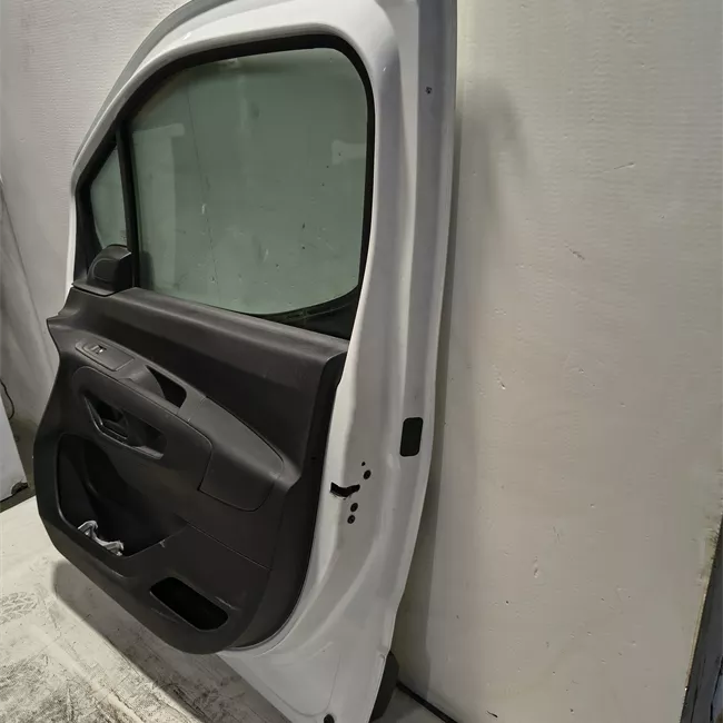 Porta anteriore destra
