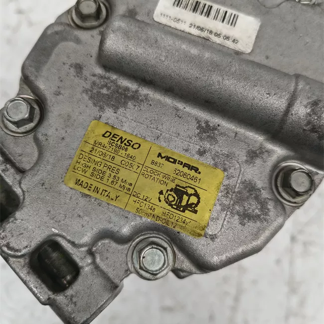 Compressore aria condizionata rotazionale