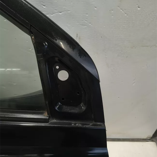 Porta anteriore destra