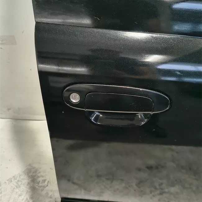 Porta anteriore destra