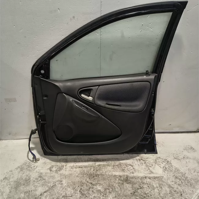 Porta anteriore destra