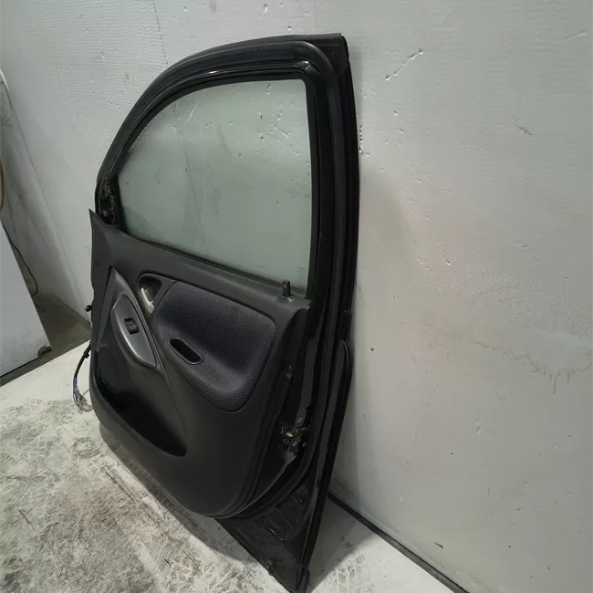 Porta anteriore destra