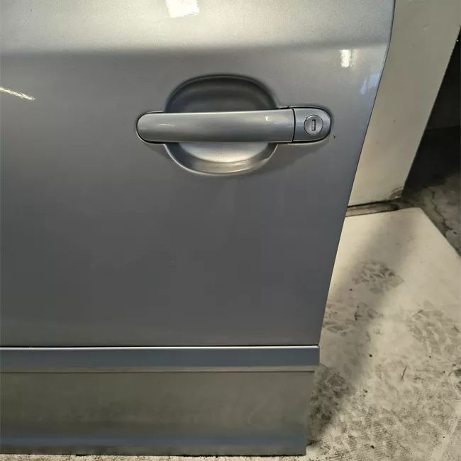 Porta anteriore sinistra