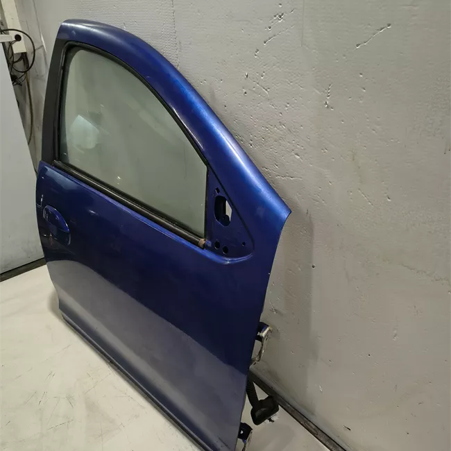 Porta anteriore destra