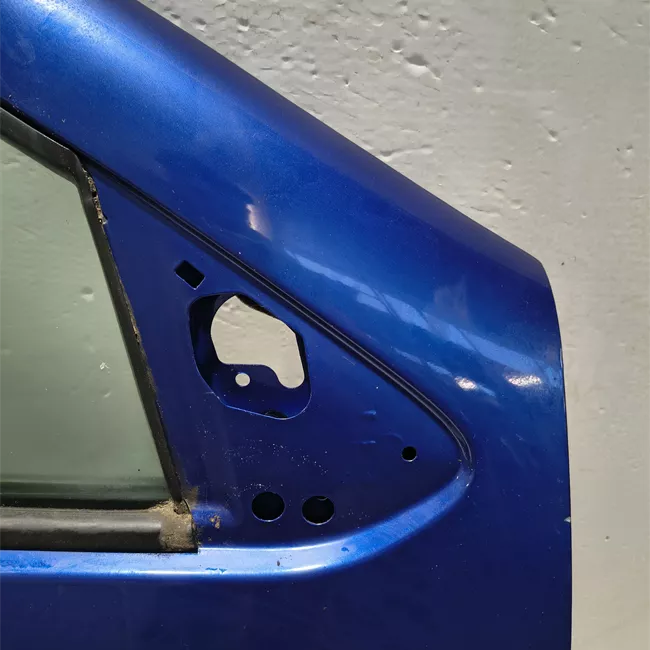 Porta anteriore destra
