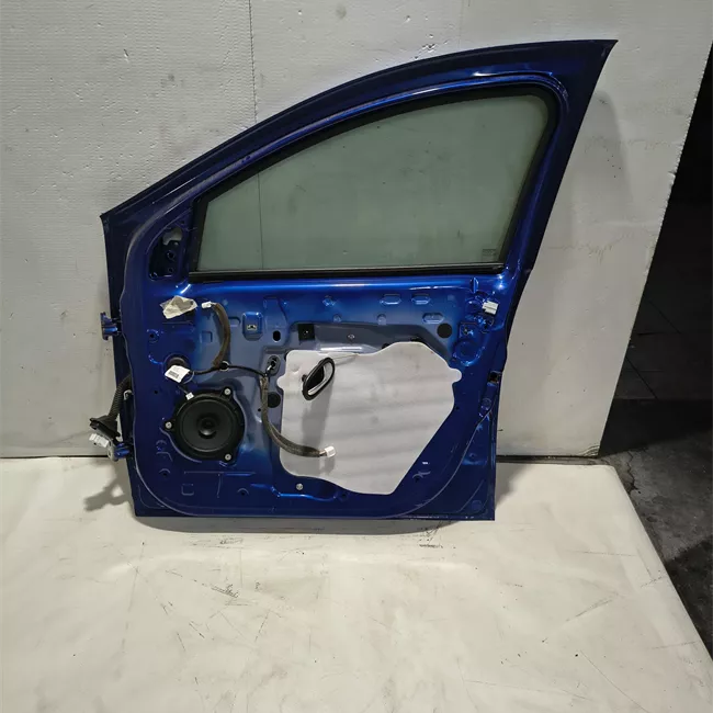 Porta anteriore destra
