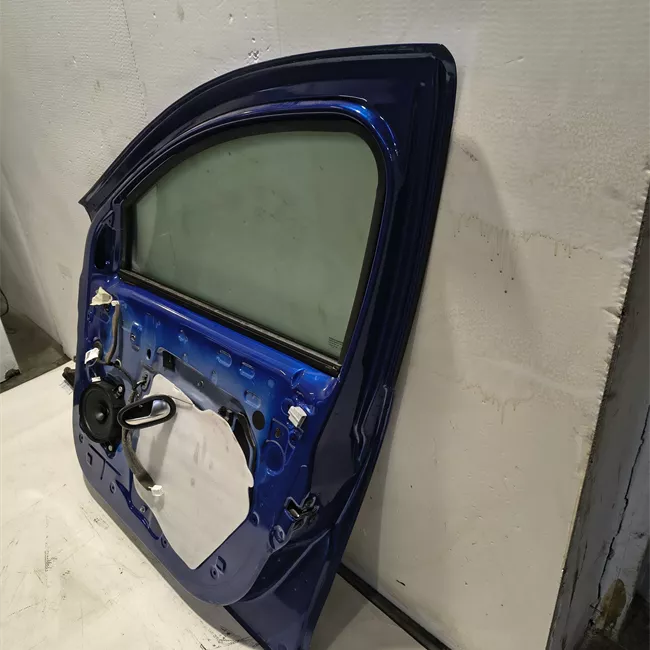 Porta anteriore destra