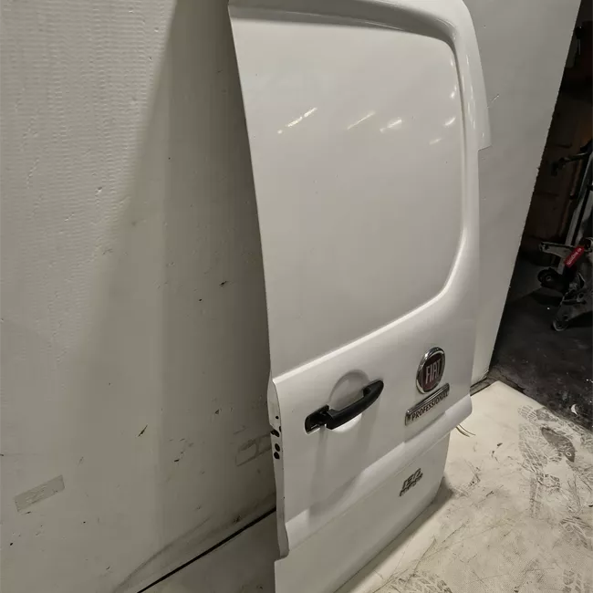 Porta carico posteriore a battente destra