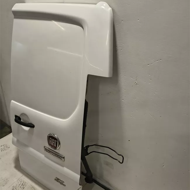 Porta carico posteriore a battente destra