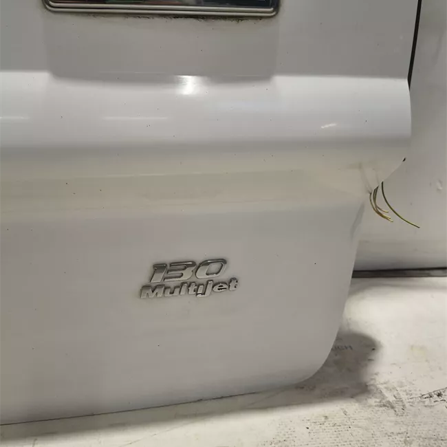 Porta carico posteriore a battente destra