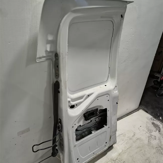 Porta carico posteriore a battente destra