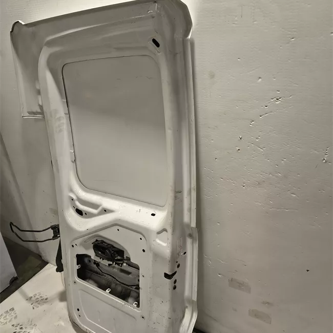 Porta carico posteriore a battente destra