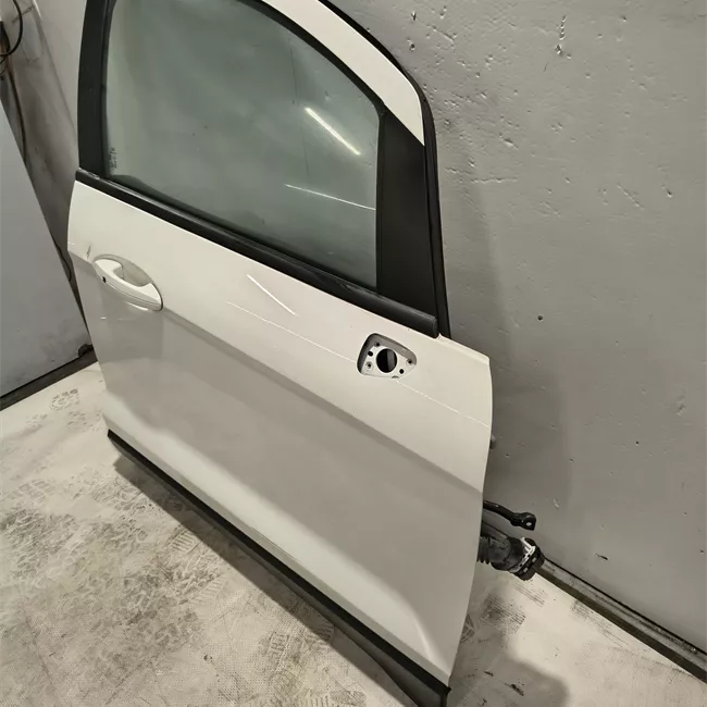 Porta anteriore destra