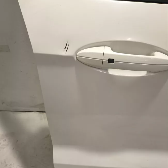Porta anteriore destra
