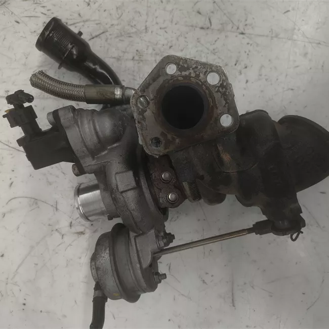 Turbocompressore con collettore scarico