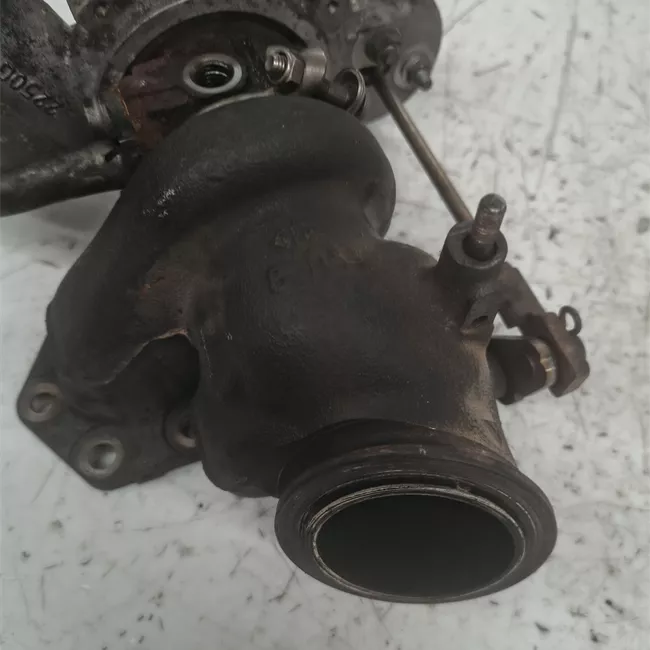 Turbocompressore con collettore scarico