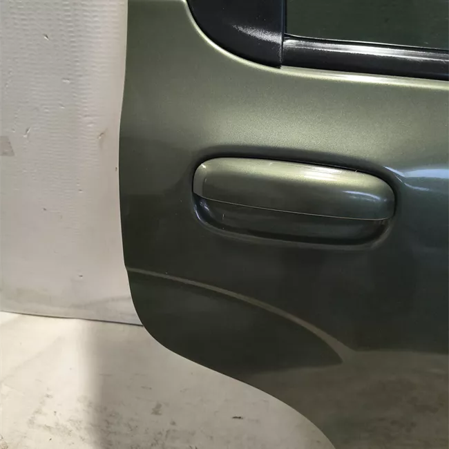 Porta posteriore destra con fasce paracolpi