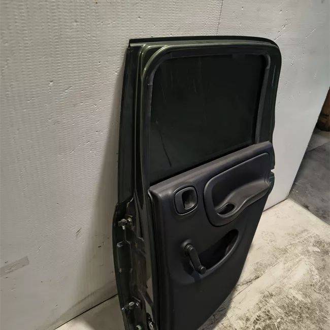 Porta posteriore destra con fasce paracolpi