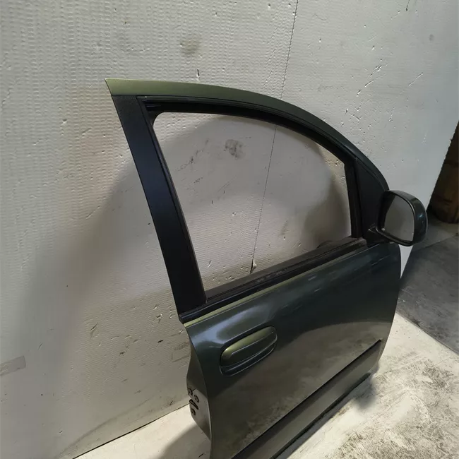 Porta anteriore destra con fasce paracolpi