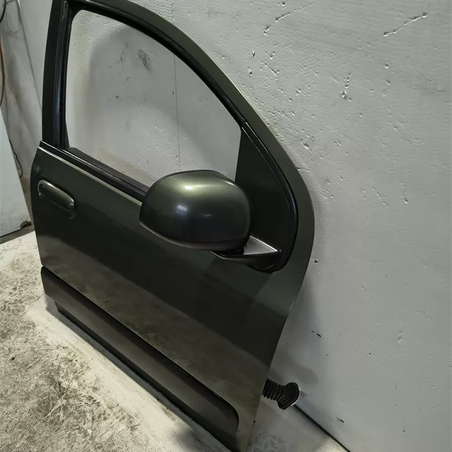 Porta anteriore destra con fasce paracolpi