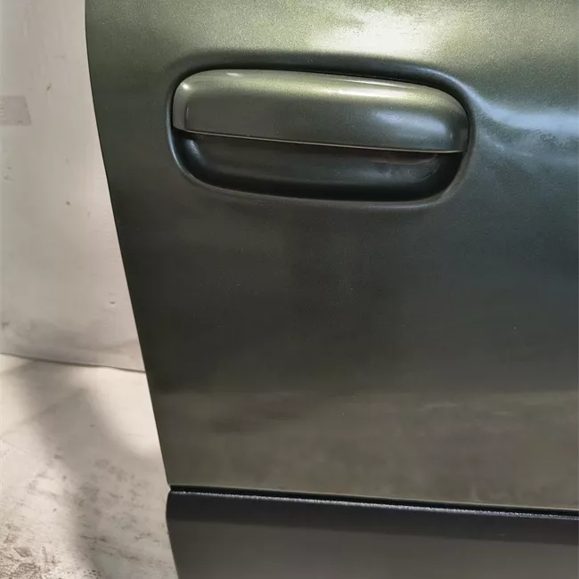 Porta anteriore destra con fasce paracolpi