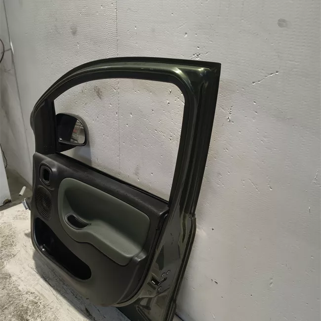 Porta anteriore destra con fasce paracolpi