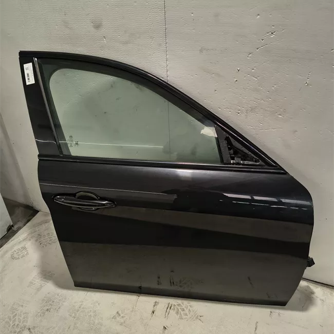 Porta anteriore destra