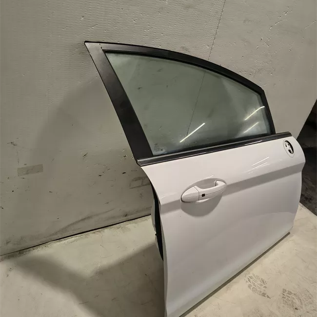 Porta anteriore destra
