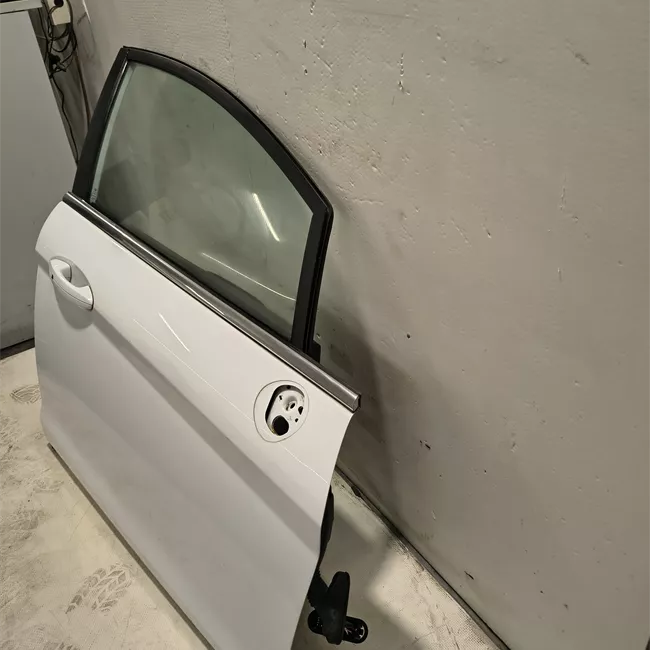 Porta anteriore destra