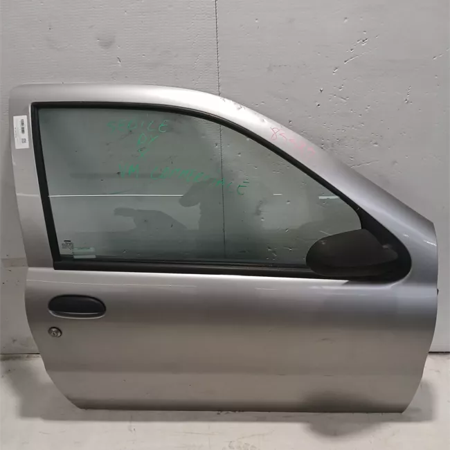 Porta anteriore destra