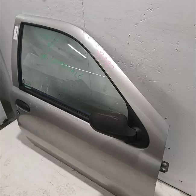 Porta anteriore destra