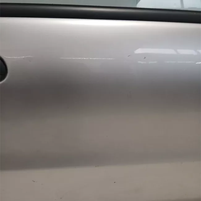 Porta anteriore destra