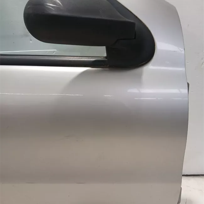 Porta anteriore destra
