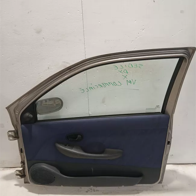 Porta anteriore destra