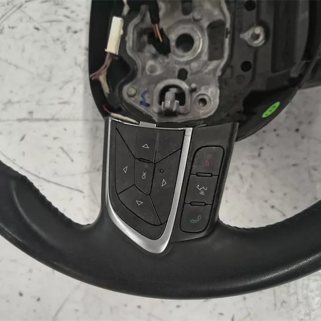 Volante con comandi/cruise control