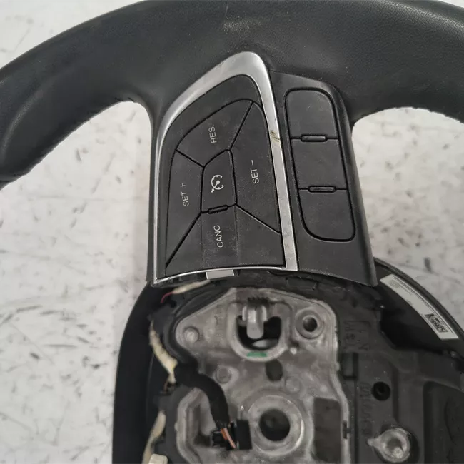 Volante con comandi/cruise control