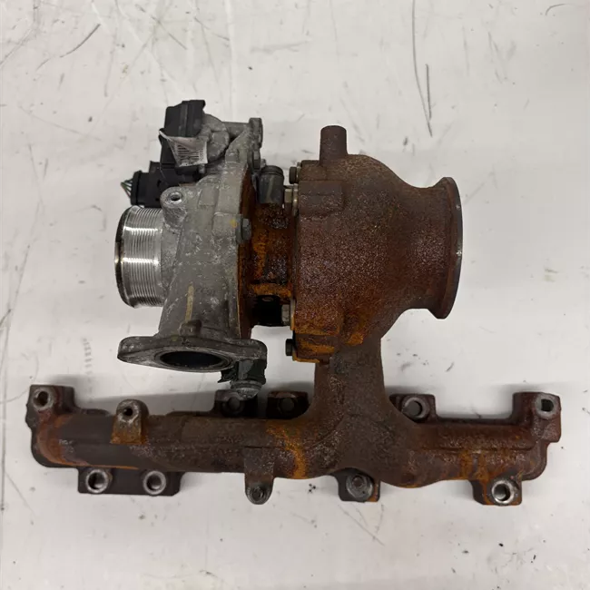 Turbocompressore con collettore scarico
