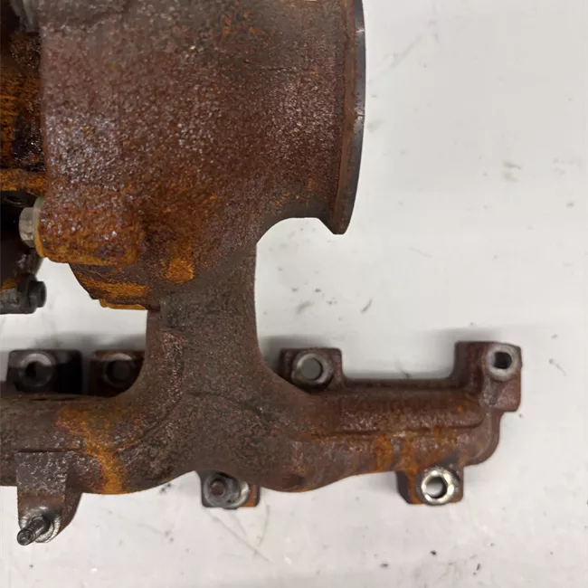 Turbocompressore con collettore scarico