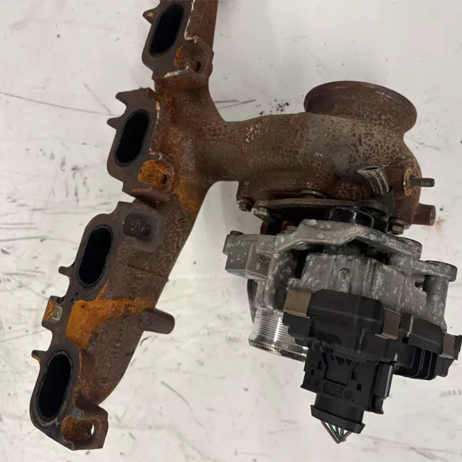 Turbocompressore con collettore scarico
