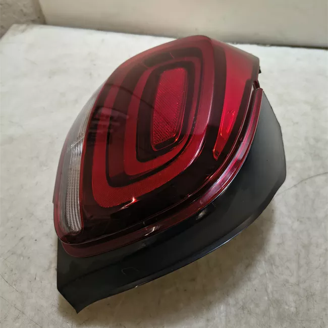Fanale posteriore sinistro con 1 retromarcia