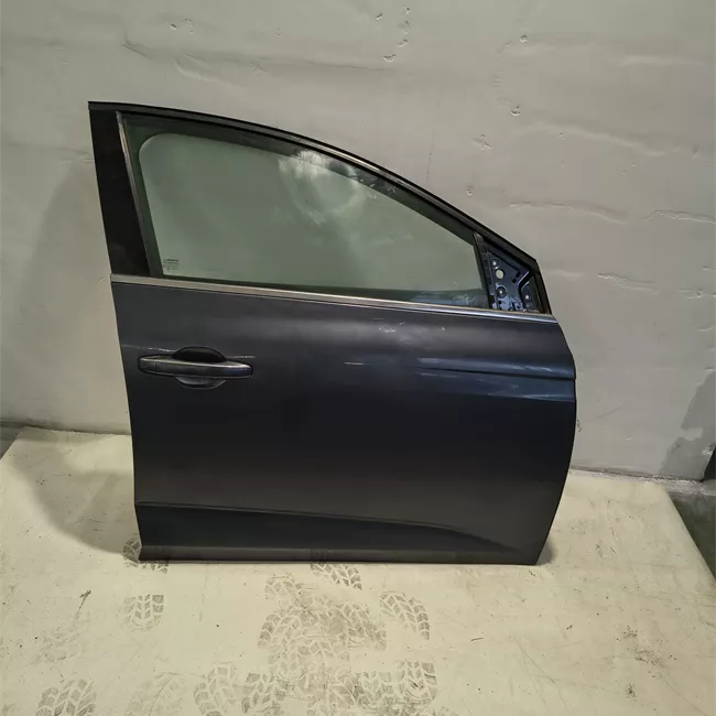 Porta anteriore destra
