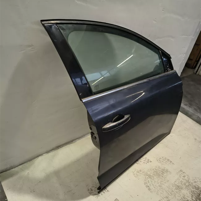 Porta anteriore destra