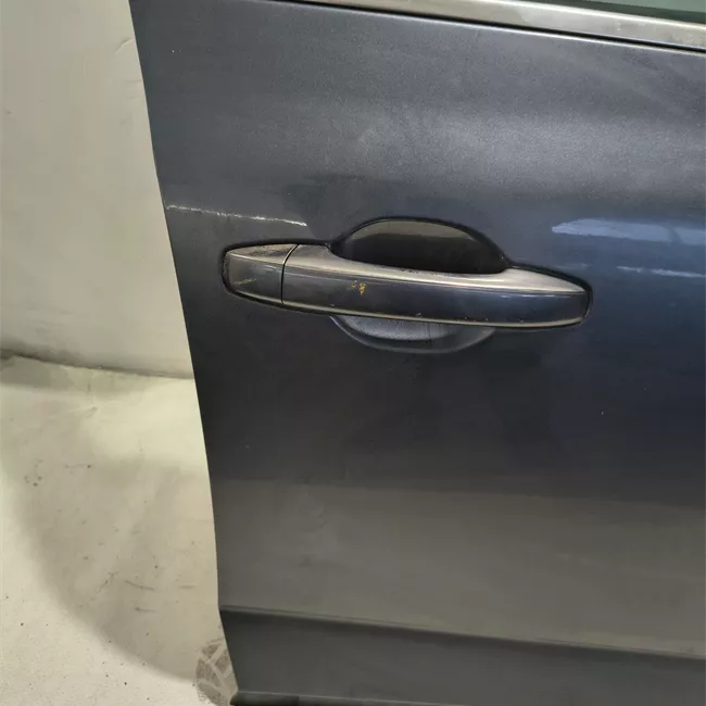 Porta anteriore destra