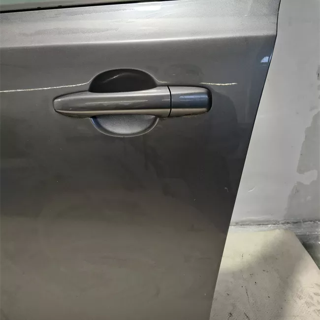 Porta anteriore sinistra