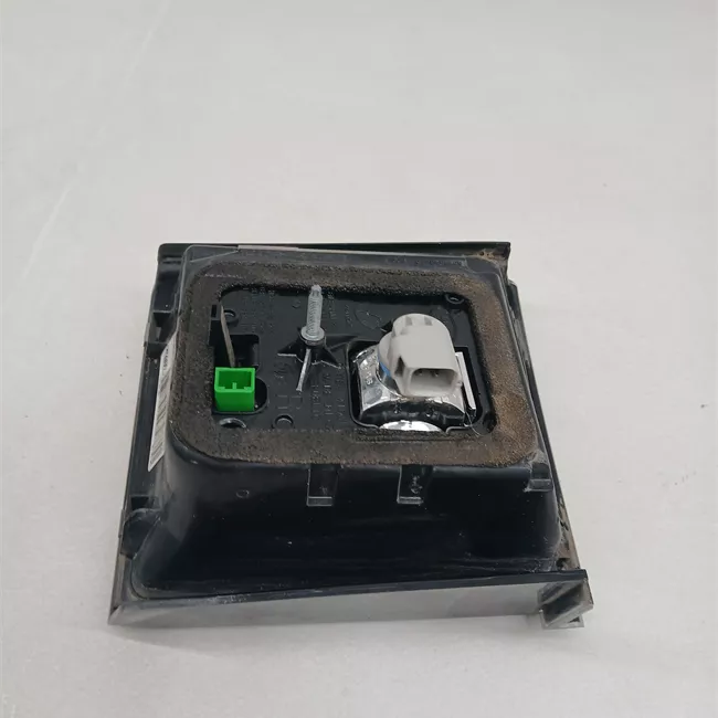 Fanale posteriore parte interno destro con Luci post 4 spzi nas