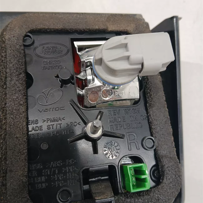 Fanale posteriore parte interno destro con Luci post 4 spzi nas